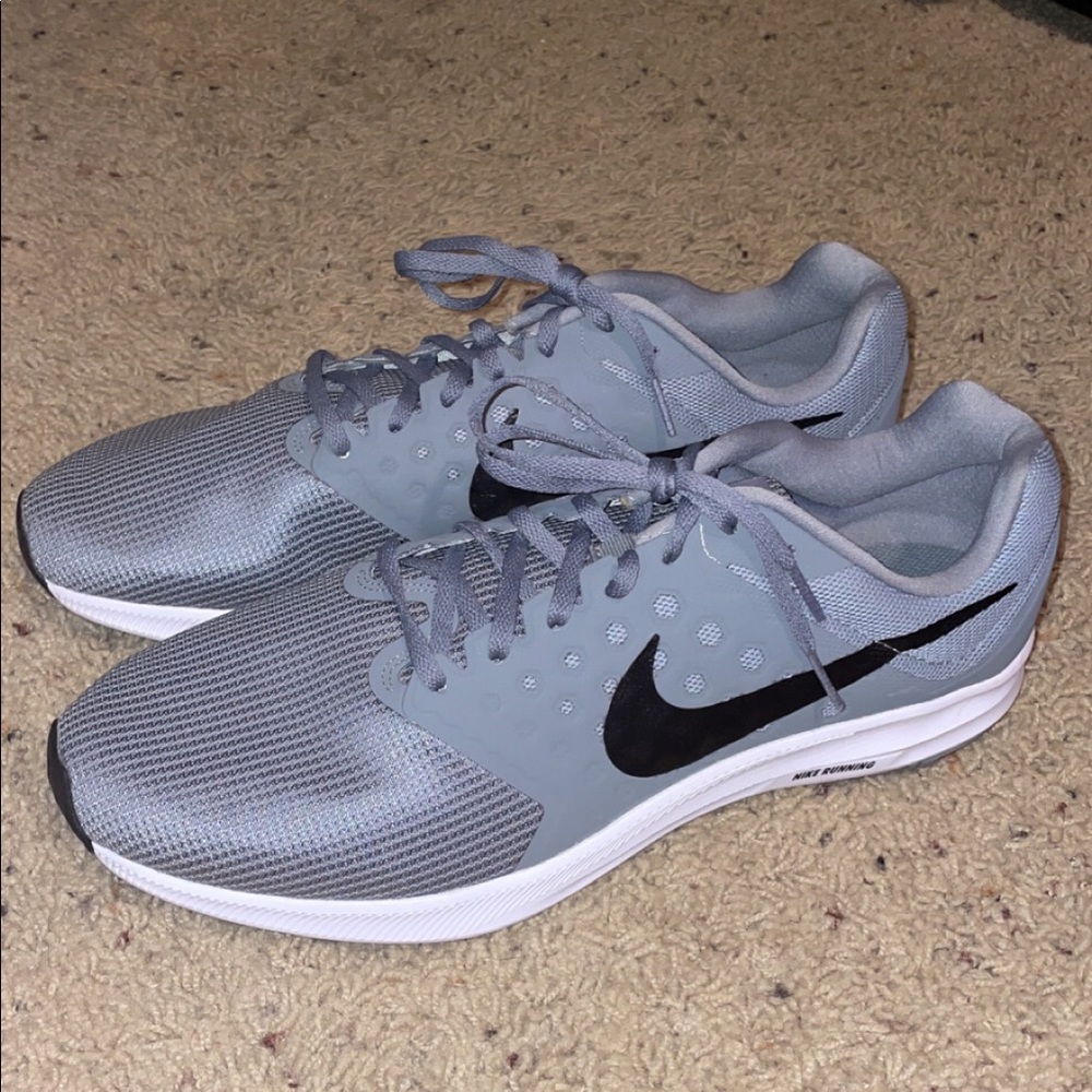 nike shoes men’s size 13 used but like new